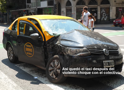 As� qued� el taxi luego de chocar con el colectivo